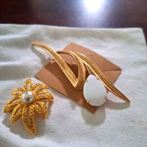 Two Vintage Broaches Danecraft & Sara Coventry